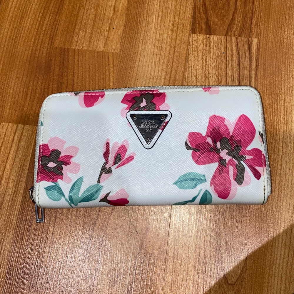 Guess floral wallet